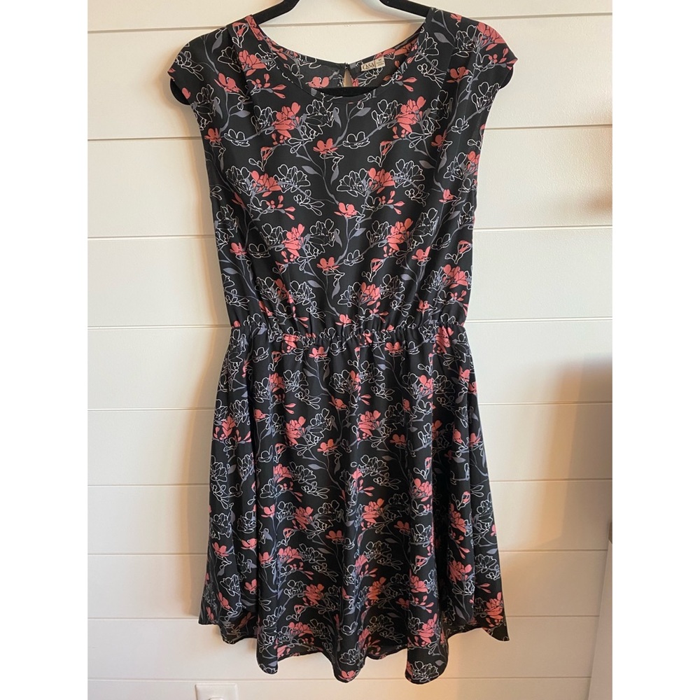Q&A black floral dress